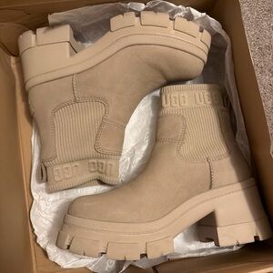 UGG Beige Chunky Chelsea Boot - Women's Ankle Boot